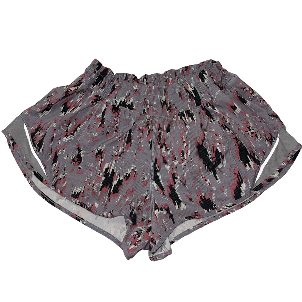 Lululemon Hottie Hot Low-Rise Short 2.5”